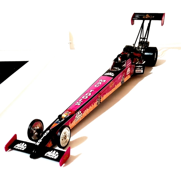 SHIRLEY MULDOWNEY 1/24 DIECAST EXACT SCALE NHRA DRAGSTER. MUPPETS 25TH ANVSRY - Picture 3 of 16